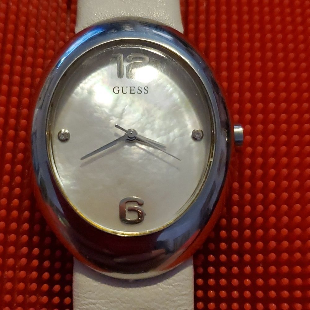 Guess G75877l Mother Of Pearl  Diamond Quartz Analog Ladies Watch